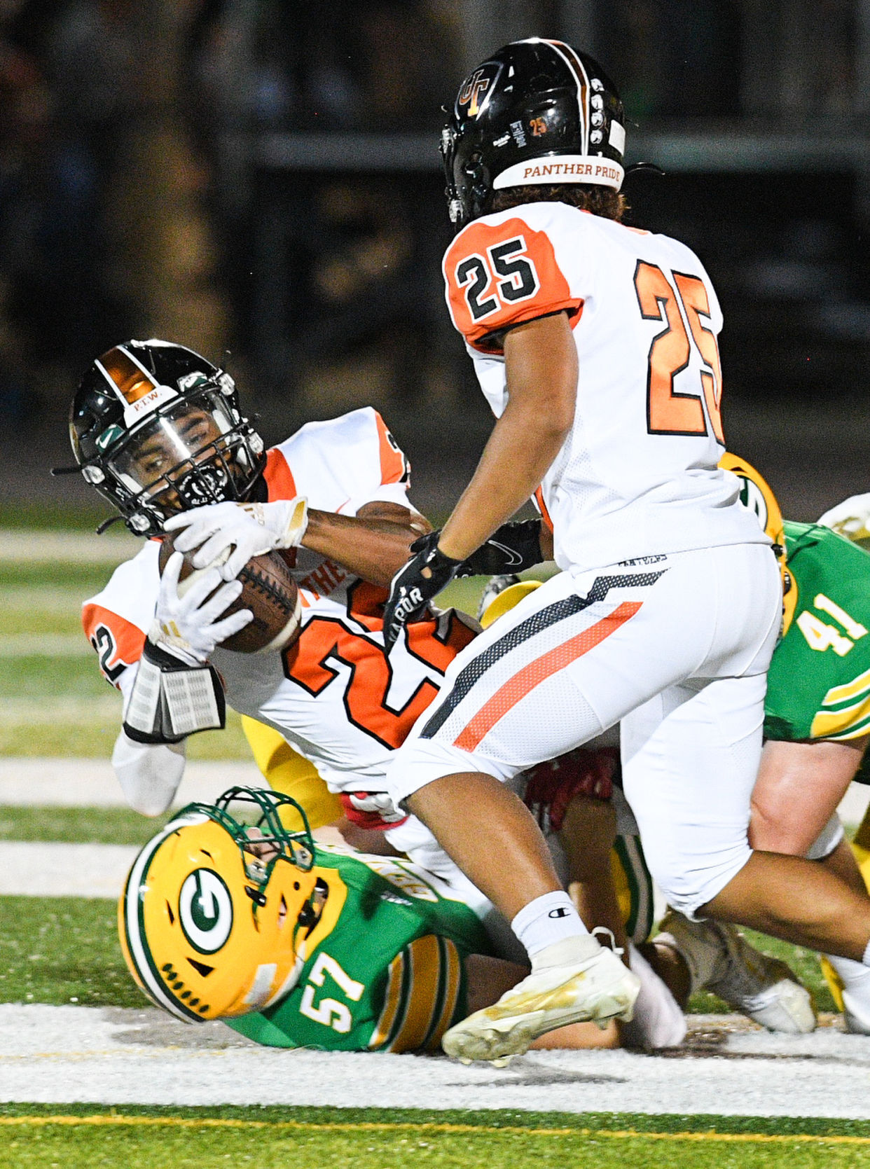 091021-qc-spt-ut-geneseo-fball-022
